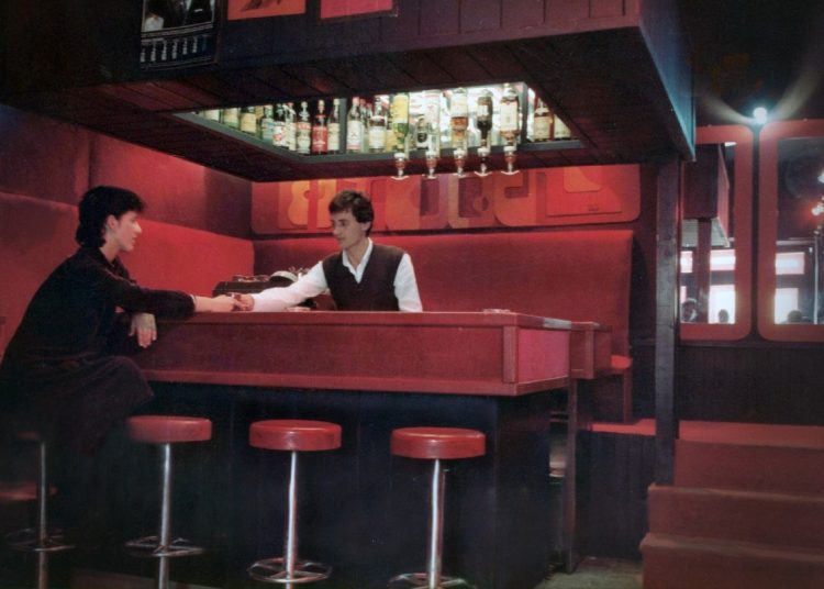 Digitalni arhiv Široki Brijeg objavio zanimljivu fotografiju “Caffe Reza” iz 1982.