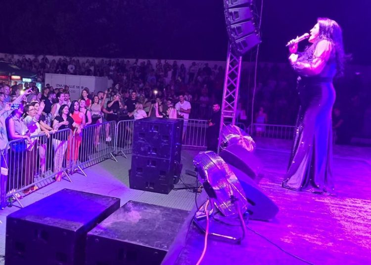 Trosatnim spektaklom Dragana Mirković oduševila i ganula Mostar
