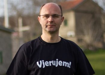 Fra Mario Knezović: Bošnjaci mućnite glavom – zašto propagirate „srpski svet“?