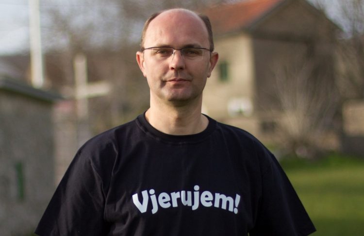 Fra Mario Knezović: Bošnjaci mućnite glavom – zašto propagirate „srpski svet“?