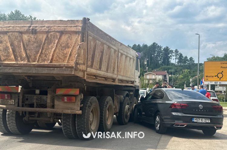 Široki Brijeg: Sudar kamiona i Passata