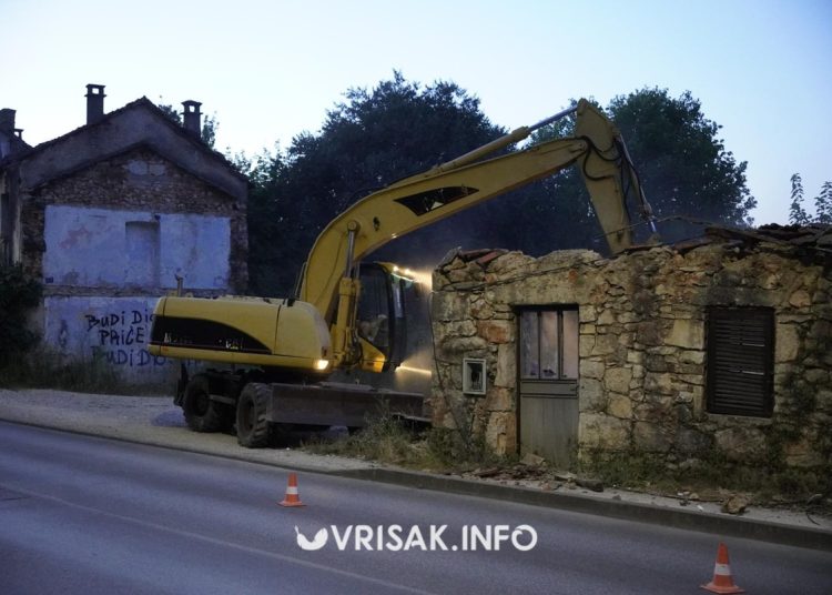 Široki Brijeg: Jutros srušen dio “Soptinih kuća”