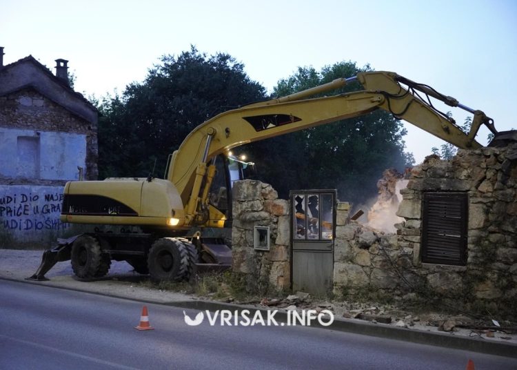 Široki Brijeg: Jutros srušen dio “Soptinih kuća”