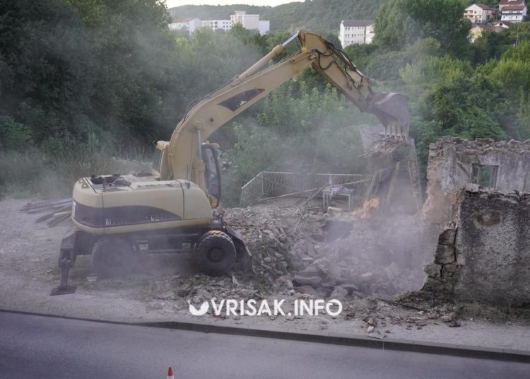 Široki Brijeg: Jutros srušen dio “Soptinih kuća”
