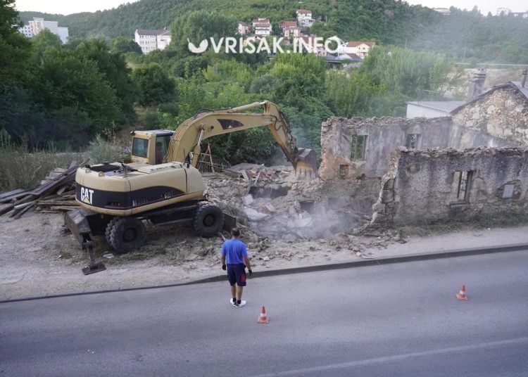 Široki Brijeg: Jutros srušen dio “Soptinih kuća”