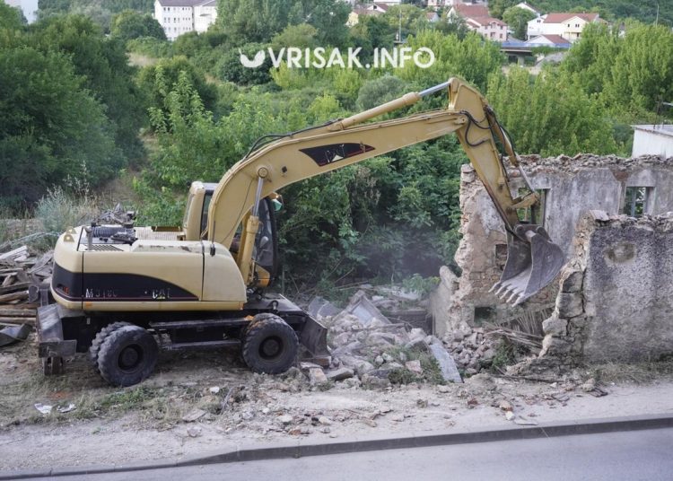 Široki Brijeg: Jutros srušen dio “Soptinih kuća”