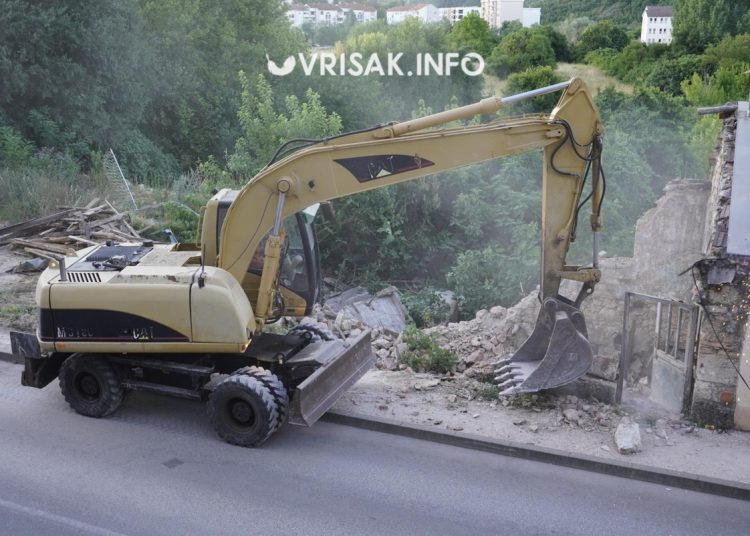 Široki Brijeg: Jutros srušen dio “Soptinih kuća”