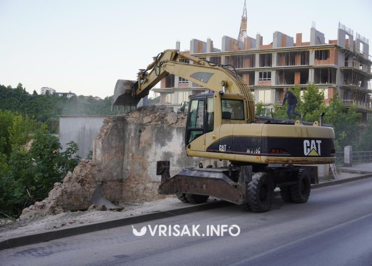 Široki Brijeg: Jutros srušen dio “Soptinih kuća”