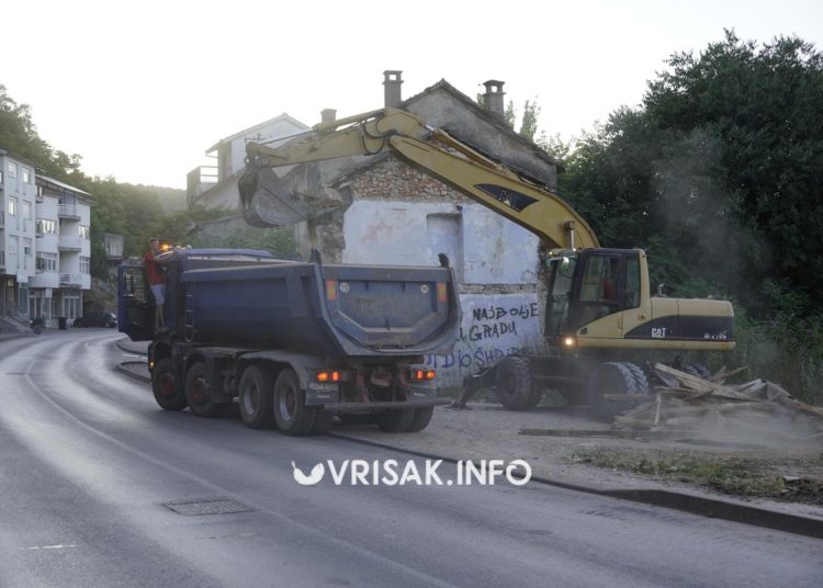 Široki Brijeg: Jutros srušen dio “Soptinih kuća”