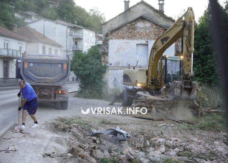 Široki Brijeg: Jutros srušen dio “Soptinih kuća”