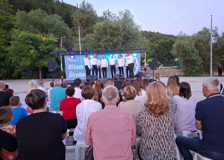 Klape i bećari spojili Dalmaciju i Hercegovinu na A capella večeri u Borku