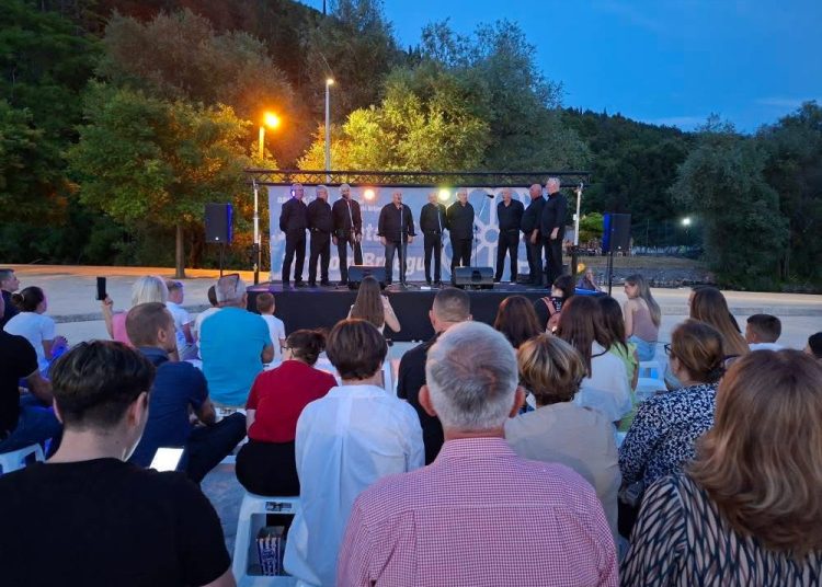 Klape i bećari spojili Dalmaciju i Hercegovinu na A capella večeri u Borku