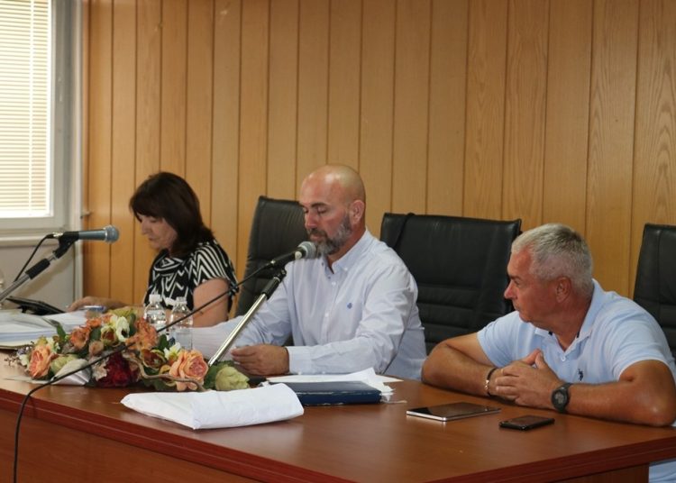 GV Ljubuški: Prvašićima novčane potpore, a učenicima besplatan prijevoz