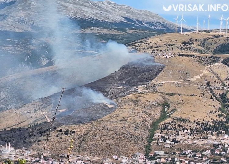 Požar u Mostaru, svi raspoloživi vatrogasci na terenu