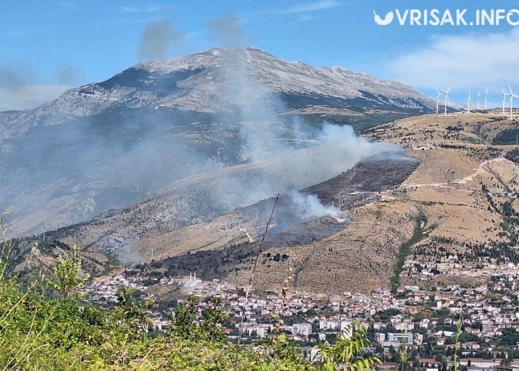 Požar u Mostaru, svi raspoloživi vatrogasci na terenu