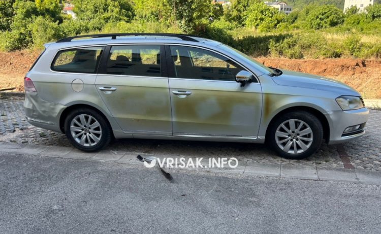 Gorio automobil policijskog službenika kod PU Široki Brijeg
