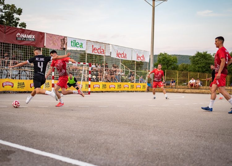 Remi Ciglane Gradac i Dobrkovića, Jare slavile protiv Uzarića, Privalj protiv DPGD