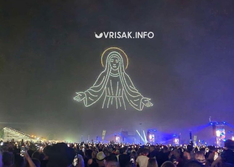 Spektakl u Zagrebu: Dronovi u obliku Gospe iznad Hipodroma