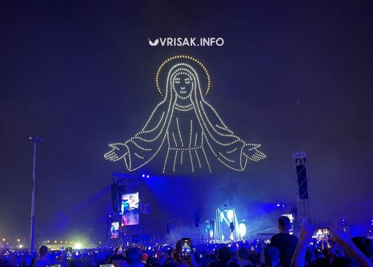 Spektakl u Zagrebu: Dronovi u obliku Gospe iznad Hipodroma