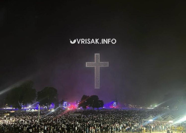 Spektakl u Zagrebu: Dronovi u obliku Gospe iznad Hipodroma