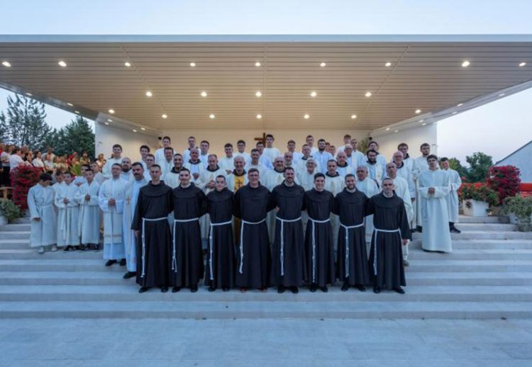 Ljubuški: Osmorica novaka položila prve privremene zavjete na Humcu