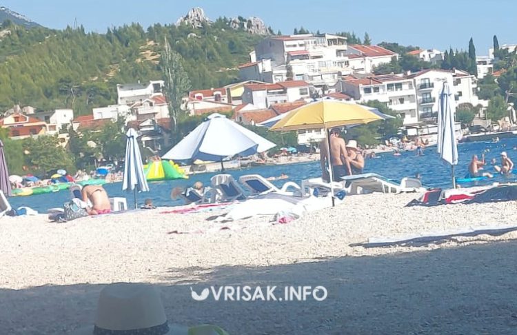 Muškarac iz Mostara preminuo u moru, tijelo satima ležalo ispod suncobrana