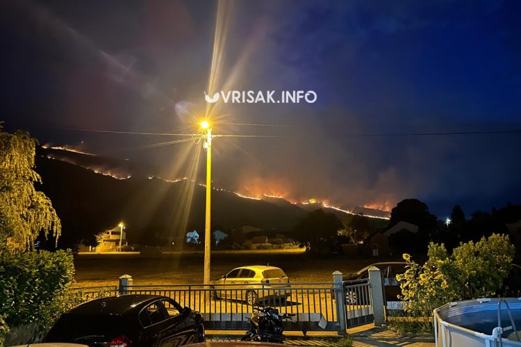 Pogledajte kako izgleda požar u Mostaru, vatra 200 metara od kuća