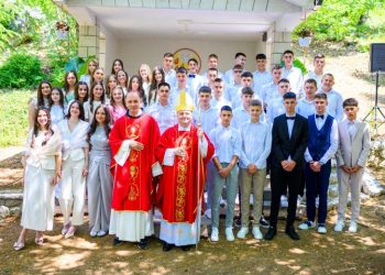 Posuški Gradac: Sakrament Svete Potvrde primilo četrdeset dvoje krizmanika