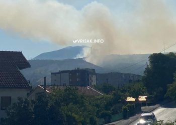 Požar u Mostaru zahvatio minirano područje, povremeno se čuju eksplozije