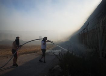 Požar u Mostaru zahvatio tri hale tvrtke “Interkomerc”