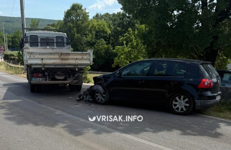 Široki Brijeg: Sudar automobila i kamiona kod škole u Mokrom