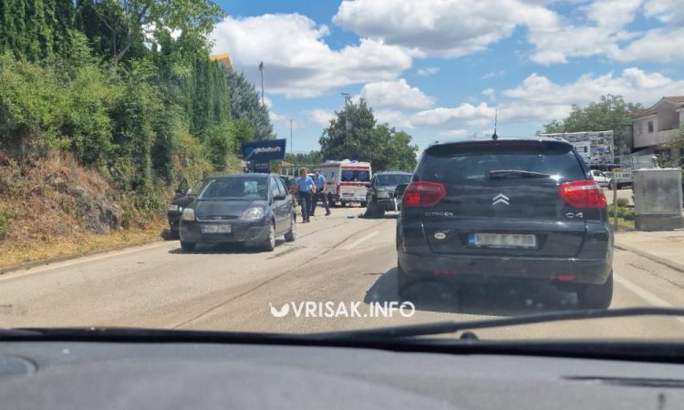 Široki Brijeg: Prometna nezgoda u Knešpolju, intervencija policije i hitne pomoći