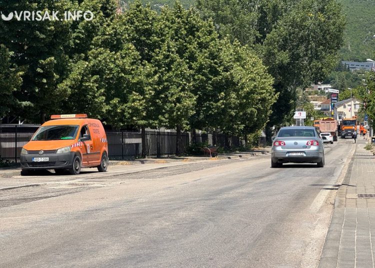 Grude na plus 40: Asfalt se topi, ali vrijedni radnici ne staju