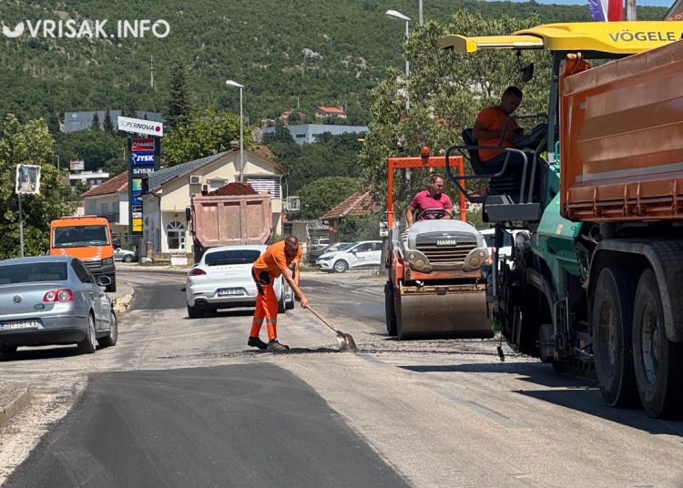 Grude na plus 40: Asfalt se topi, ali vrijedni radnici ne staju