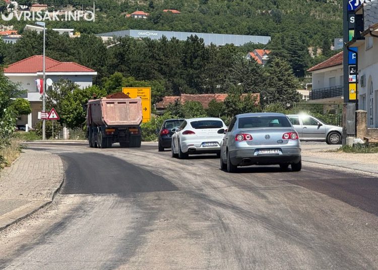 Grude na plus 40: Asfalt se topi, ali vrijedni radnici ne staju