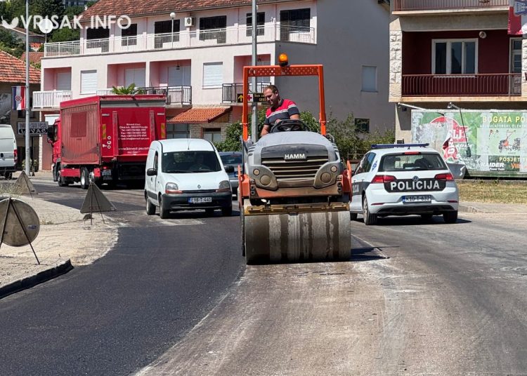 Grude na plus 40: Asfalt se topi, ali vrijedni radnici ne staju