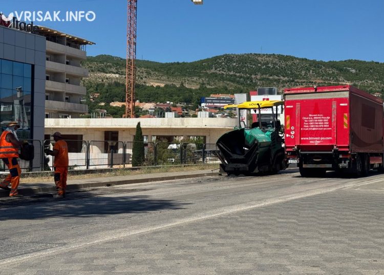Grude na plus 40: Asfalt se topi, ali vrijedni radnici ne staju