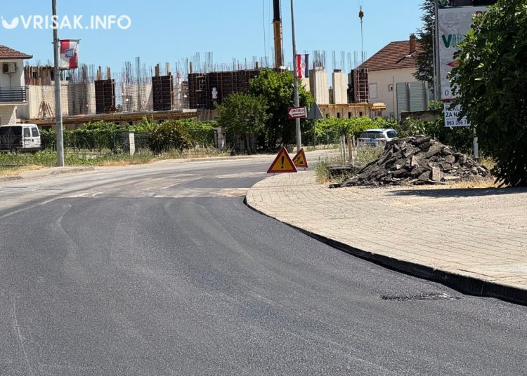 Grude na plus 40: Asfalt se topi, ali vrijedni radnici ne staju