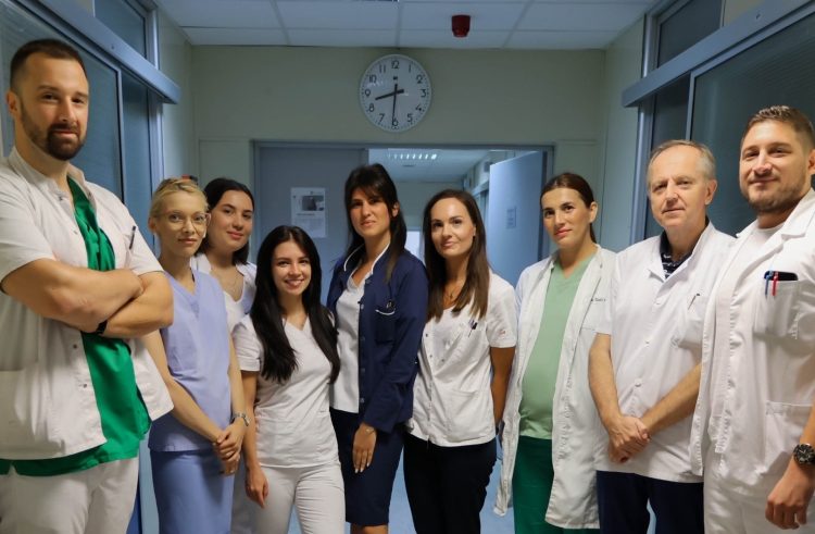 Sveučilišna klinička bolnica Mostar prva je zdravstvena ustanova u regiji koja koristi i posjeduje FluoBeam – najsuvremeniji uređaj za intraoperativnu fluorescencijsku vizualizaciju.