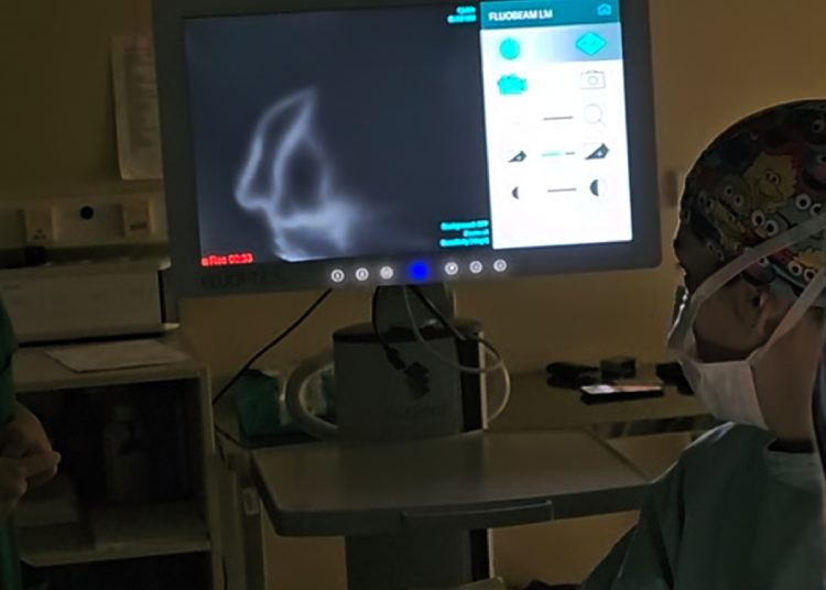 Sveučilišna klinička bolnica Mostar prva je zdravstvena ustanova u regiji koja koristi i posjeduje FluoBeam – najsuvremeniji uređaj za intraoperativnu fluorescencijsku vizualizaciju.