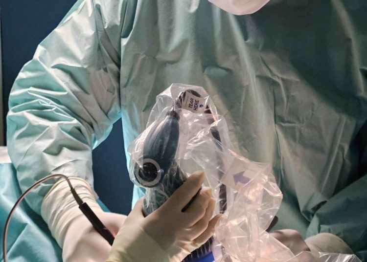 Sveučilišna klinička bolnica Mostar prva je zdravstvena ustanova u regiji koja koristi i posjeduje FluoBeam – najsuvremeniji uređaj za intraoperativnu fluorescencijsku vizualizaciju.