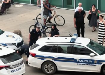 Širi se snimka uhićenja u Zagrebu, policajac lupao i psovao muškarca na podu
