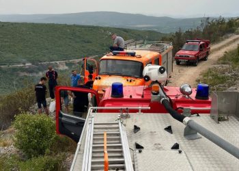 Široki Brijeg: Požar na putu za Donju Britvicu
