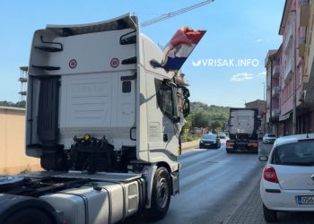 Širokobriješka svadba na kotačima: Mladenci stigli u teretnjaku