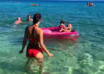 Bosanci na ljetovanju u Hrvatskoj postali hit na TikToku: “Baaaabo” se ori s plaže