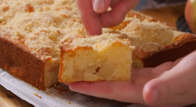 Sočni kolač od jabuka i limuna