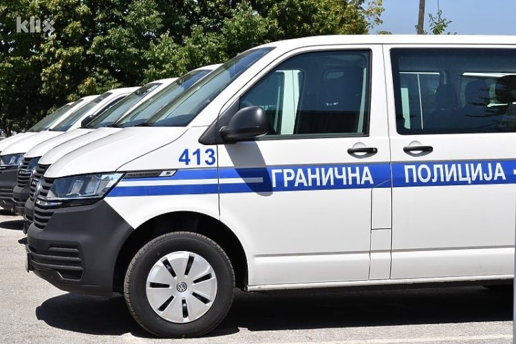 Spriječeno krijumčarenje 11 migranata u Grudama