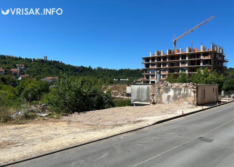 Široki Brijeg: Jutros srušen dio “Soptinih kuća”