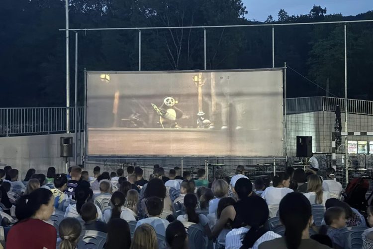 Kino pod zvijezdama u Grudama: Besplatna projekcija filma Štrumpfovi