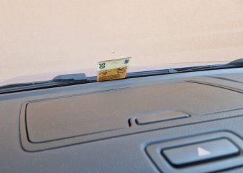 Vidite 50 eura ispod brisača? Ni u ludilu ne dirajte – nastavite vožnju